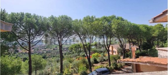 4 bedrooms Villa in Magione, Italy No. 353412 9