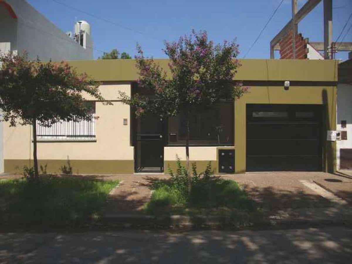 3 bedrooms House in Quilmes, Argentina No. 54960