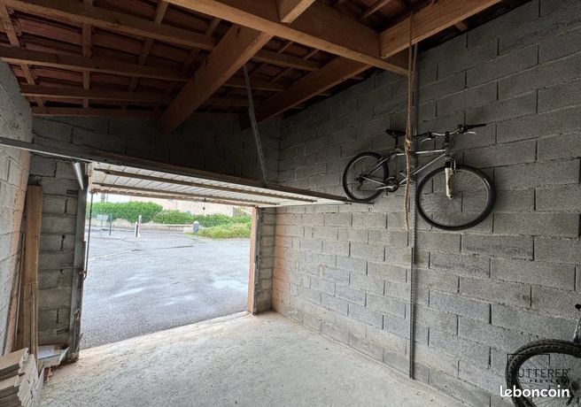  Parking in Narbonne, France No. 311067