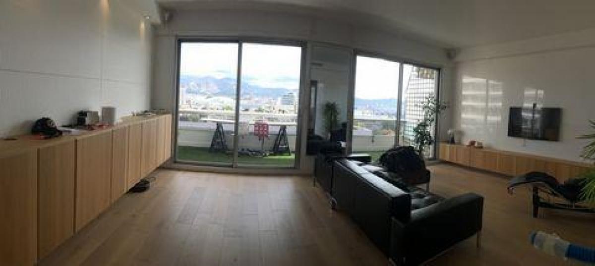 3 bedrooms Condo in Marseille, France No. 10588