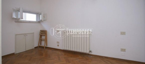 3 rooms Apartment in Perugia, Italy No. 5969 15