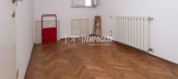 3 rooms Apartment in Perugia, Italy No. 5969 16