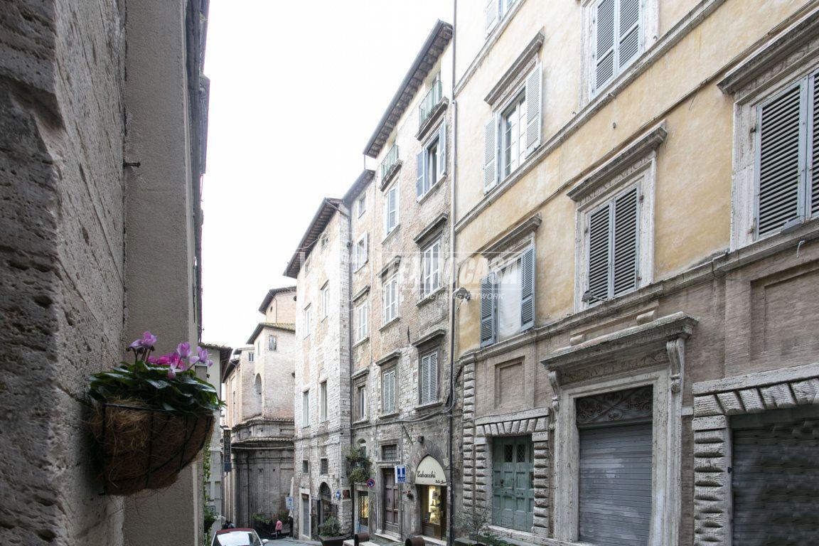 3 rooms Apartment in Perugia, Italy No. 5969