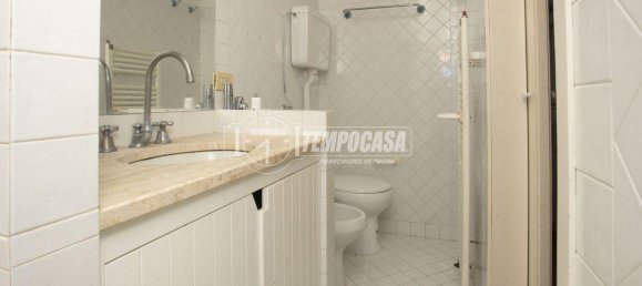 3 rooms Apartment in Perugia, Italy No. 5969 13