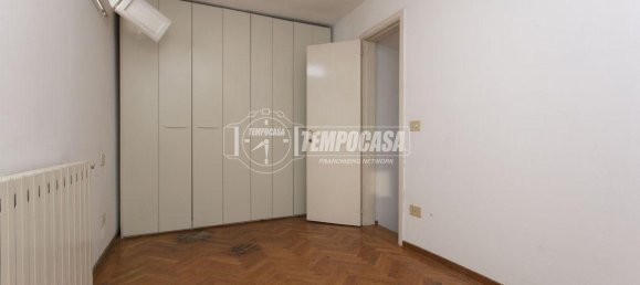 3 rooms Apartment in Perugia, Italy No. 5969 17