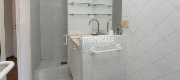 3 rooms Apartment in Perugia, Italy No. 5969 12