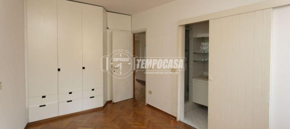 3 rooms Apartment in Perugia, Italy No. 5969 11