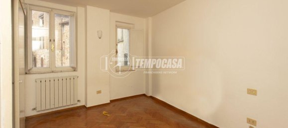 3 rooms Apartment in Perugia, Italy No. 5969 10