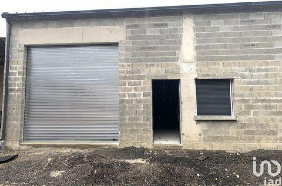 77m² Shop in Pechbonnieu, France No. 19721