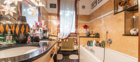 4 rooms Apartment in Desio, Italy No. 293709 9