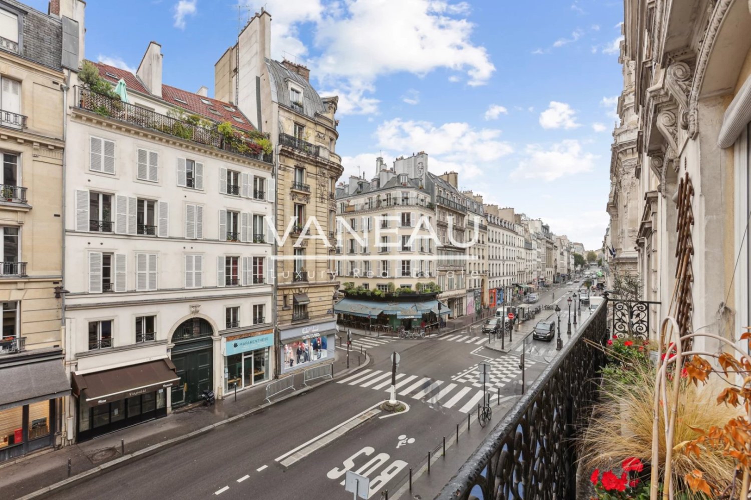 3 bedrooms Duplex in Paris, France No. 146926