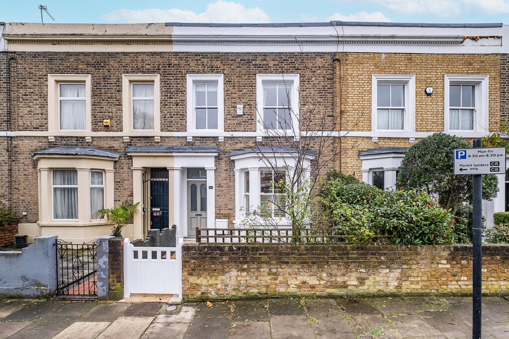 3 bedrooms House in London, United Kingdom No. 14042