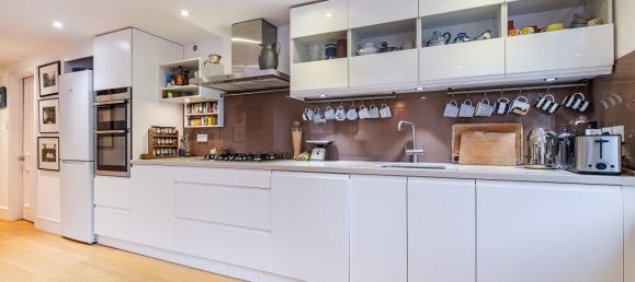 3 bedrooms House in London, United Kingdom No. 14042 15