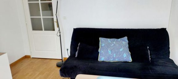 Studio in Paris, France No. 312606 4