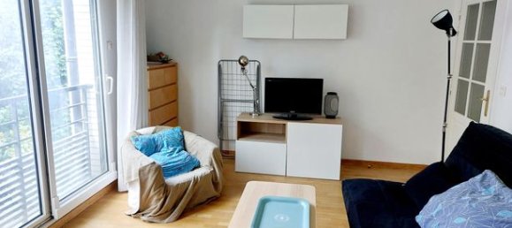 Studio in Paris, France No. 312606 3