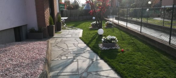 3 rooms Apartment in Gragnano Trebbiense, Italy No. 284035 2