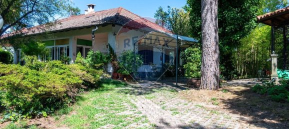 6 bedrooms Villa in Agrate Conturbia, Italy No. 308705 3