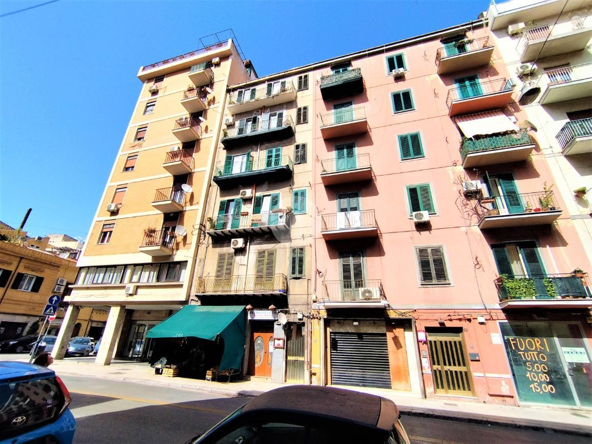 Apartamento de 3 habitaciónes en Palermo, Italy No. 125426
