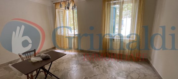 4-salle Appartement à Messina, Italy No. 53393 2