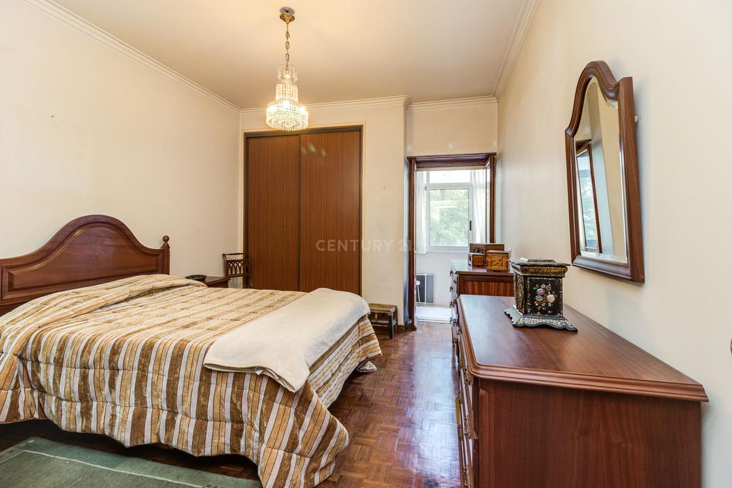 4 bedrooms Apartment in Lisbon, Portugal No. 69029