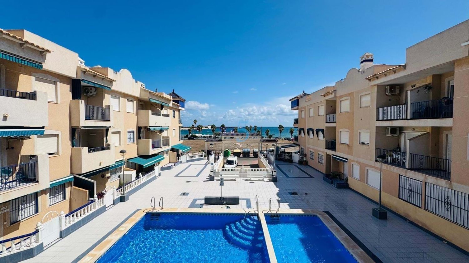 Apartamento de 2 dormitorios en Torrevieja, Spain No. 277456