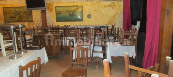 3 rooms Commercial property in Naples, Italy No. 15648 8