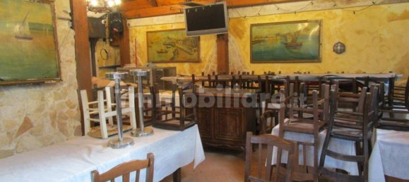 3 rooms Commercial property in Naples, Italy No. 15648 9