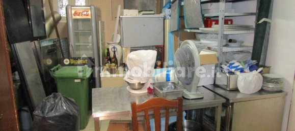 3 rooms Commercial property in Naples, Italy No. 15648 15