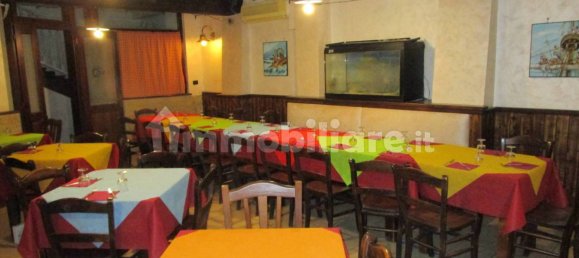 3 rooms Commercial property in Naples, Italy No. 15648 2