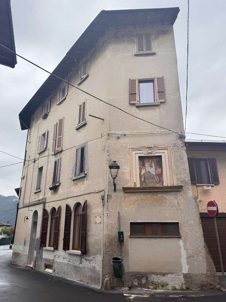 2 rooms Apartment in Brusimpiano, Italy No. 85515