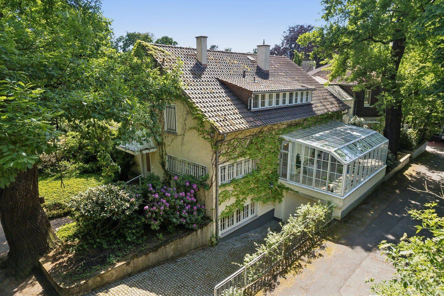 Villa de 8 dormitorios en Frankfurt am Main, Germany No. 230578