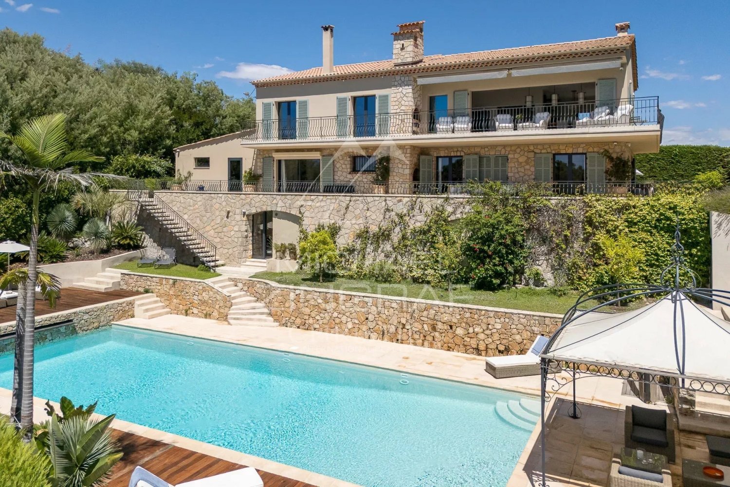 5 bedrooms Villa in Cannes, France No. 285957