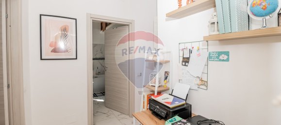 4 rooms Apartment in San Giuliano Milanese, Italy No. 257719 6