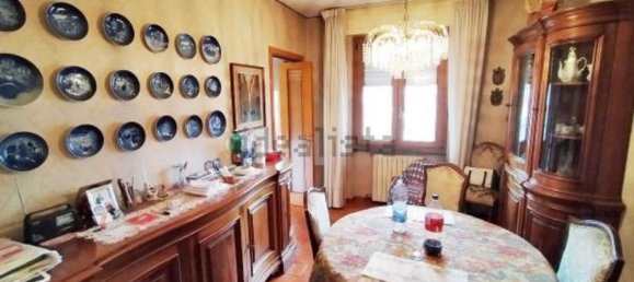 5 rooms Apartment in Massa, Italy No. 192987 2