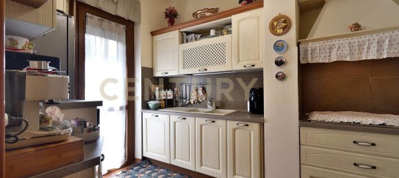 5 rooms Apartment in Lucca, Italy No. 48854 23