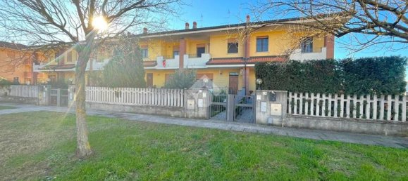 5 rooms House in Trecate, Italy No. 211658 2