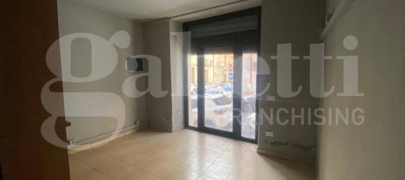 Коммерческая недвижимость с 5 комнатами в Ламеция Терме, Италия № 126744 8