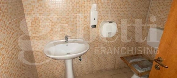 Коммерческая недвижимость с 5 комнатами в Ламеция Терме, Италия № 126744 13