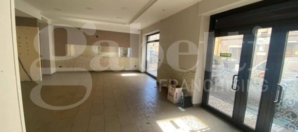 Коммерческая недвижимость с 5 комнатами в Ламеция Терме, Италия № 126744 5