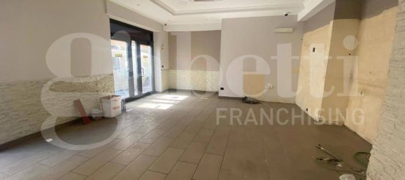 Коммерческая недвижимость с 5 комнатами в Ламеция Терме, Италия № 126744 6