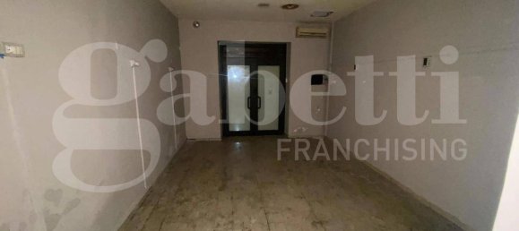 Коммерческая недвижимость с 5 комнатами в Ламеция Терме, Италия № 126744 11