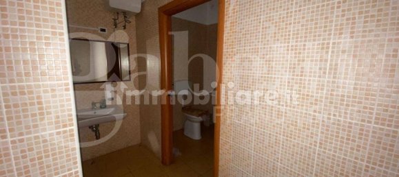 Коммерческая недвижимость с 5 комнатами в Ламеция Терме, Италия № 126744 12