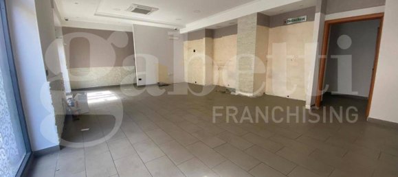 Коммерческая недвижимость с 5 комнатами в Ламеция Терме, Италия № 126744 7