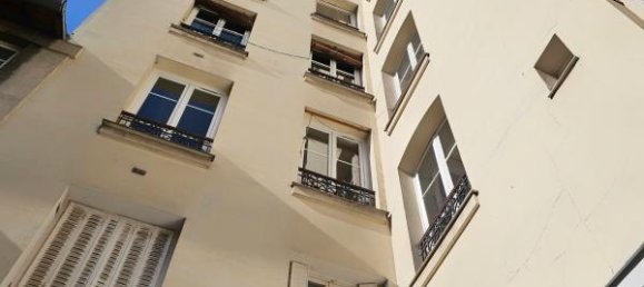 Studio in Paris, France No. 167024 8