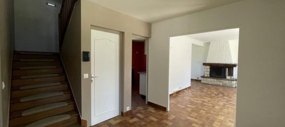 5 bedrooms House in Saint-Sauveur-sur-Ecole, France No. 188065 4