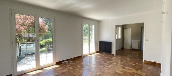 5 bedrooms House in Saint-Sauveur-sur-Ecole, France No. 188065 3