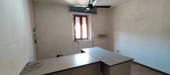 5 bedrooms House in Viareggio, Italy No. 198605 3