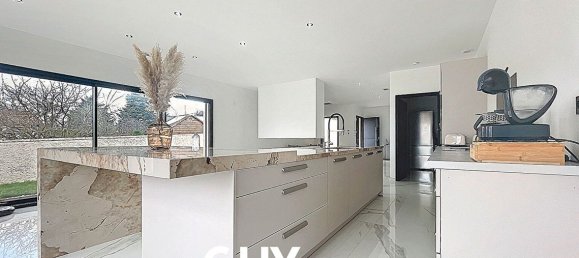 3 bedrooms Villa in Creches-sur-Saone, France No. 198797 3