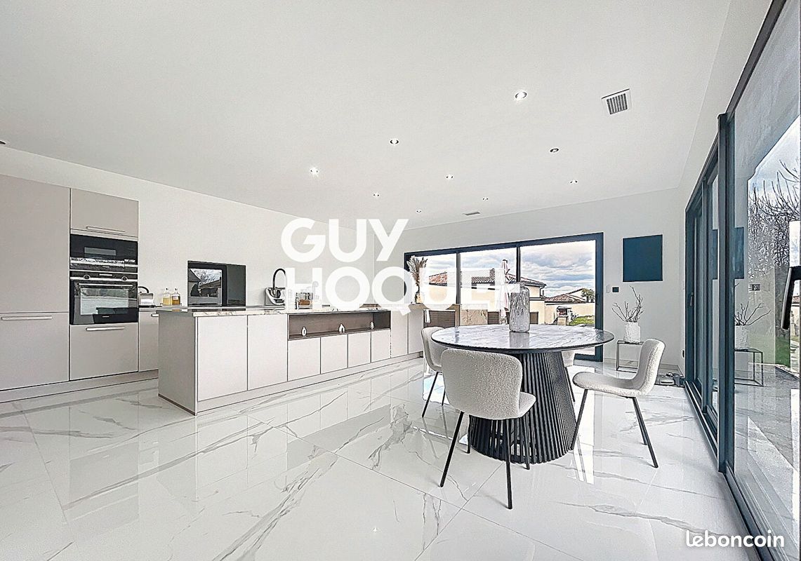 3 bedrooms Villa in Creches-sur-Saone, France No. 198797