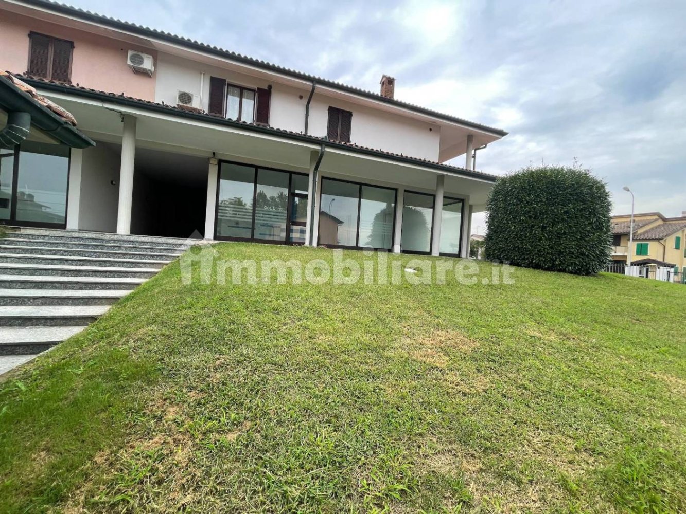 5-Zimmer Gewerbliche Immobilie in Palazzo Pignano, Italy, Nr. 379400